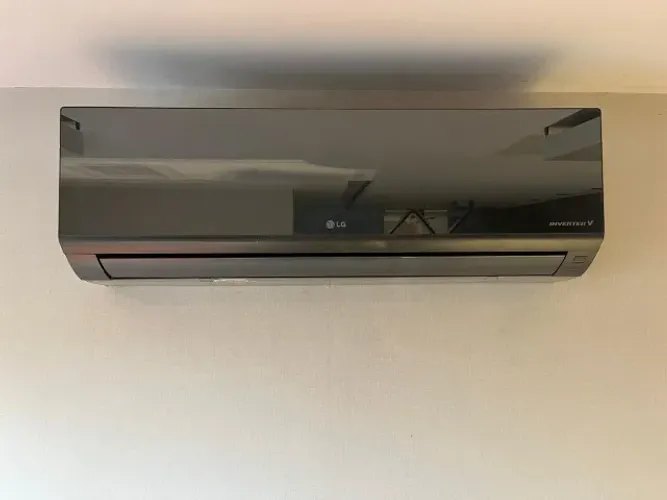 Ar-Condicionado Split LG Inverter V Artcool 12.000 BTUs - Espelhado 220V (Completo)
