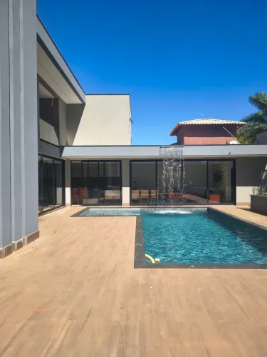 Construção e reforma de piscinas