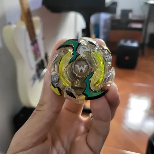 Beyblade Wyvron W2 Rip Fire Hasbro