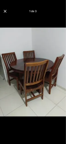 Mesa em madeira maciça