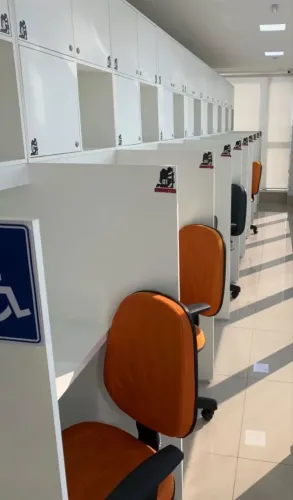 Cabine de estudos em sala de estudos