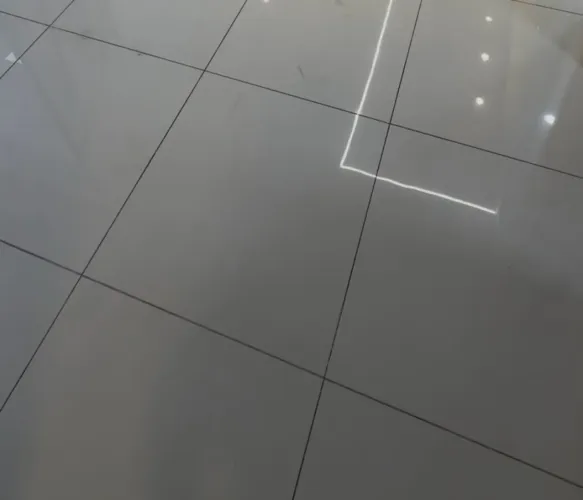 Piso cinza polido 60x60