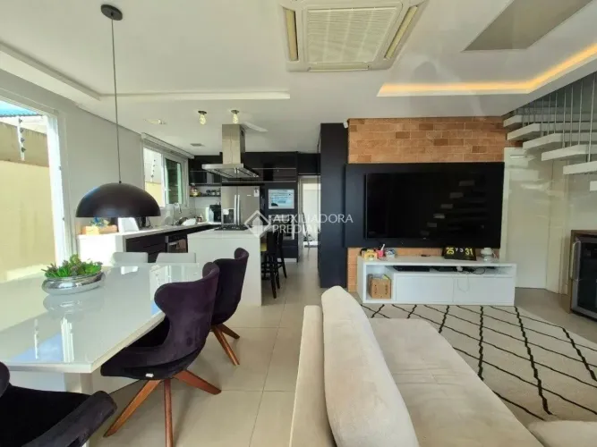 Triplex com piscina e 3 dormitórios sendo 1 suíte no Itaguaçu