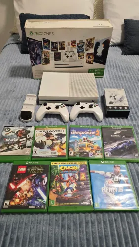 Xbox One S 1tb + 2 controles + kinect + jogos