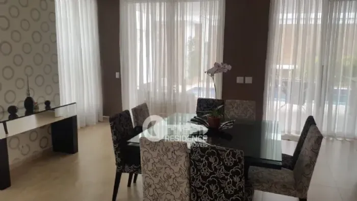 Sobrado em condomínio à venda (360m²) com 4 quartos em Cerâmica, São Caetano do Sul - SP