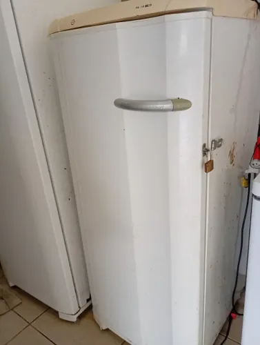Frezzer vertical Eletrolux 
