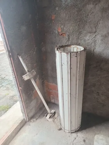 Vende se uma porta de rolo
