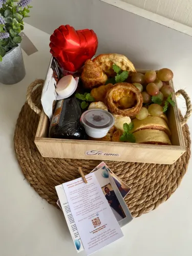Cesta presente para aniversário e romântica a pronta entrega