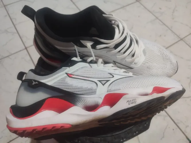Mizuno Wave Status 03