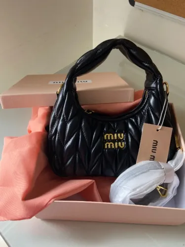Bolsa Miu Miu Wander Napa Matelassê Preta