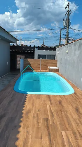 ótima casa isolada com 255 metros quadrados com piscina a venda em Mongaguá