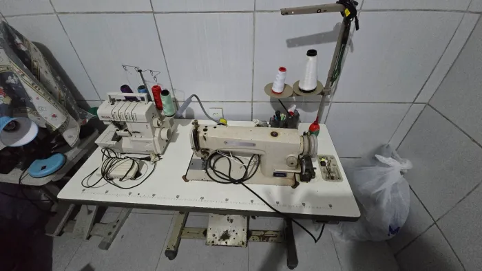 Máquina overlock e máquina industrial