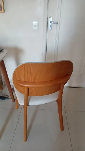 Vendo 4 cadeiras duas cinza claras e duas marfim top