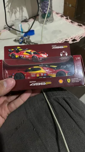 Carrinho de controle remoto edição limitada Ferrari