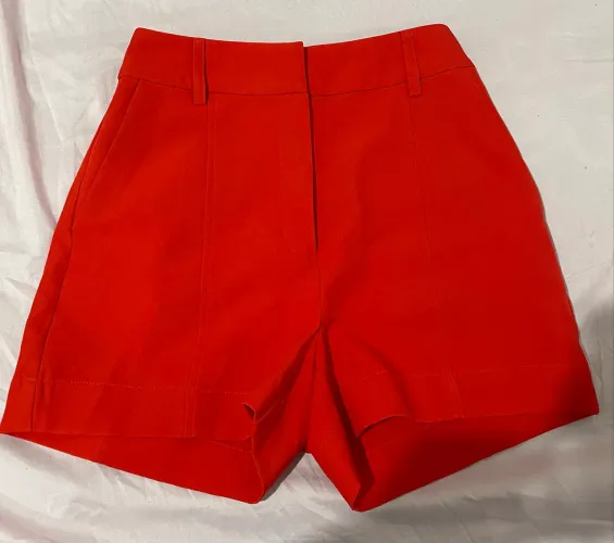 Short de alfaiataria vermelho