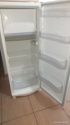 Geladeira Consul 300 degelo seco