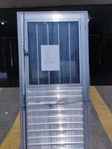 PORTA DE ALUMÍNIO COM GRADE 80CM - PROMOÇÃO