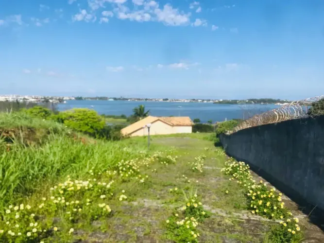Imóvel para venda possui 308 metros quadrados em Porto do Carro - Cabo Frio - RJ