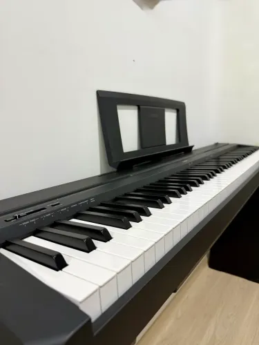 Piano Digital Yamaha P-45 88 Teclas Pesadas + Móvel | Excelente Estado