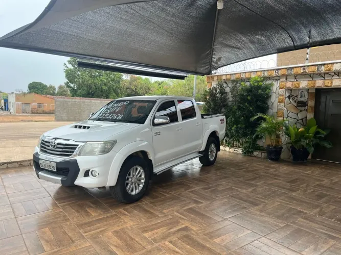 Toyota Hilux CD SRV D4-d 4X4 3.0 TDI Diesel AUT 2014