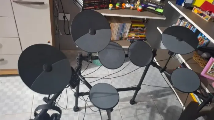 BATERIA ELETRÔNICA VEDO - COM BANCO E BAQUETAS