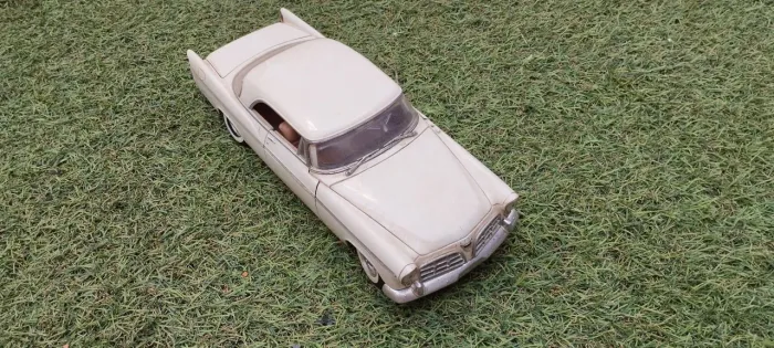 Miniatura, modelo em escala, diecast, toy car da Maisto do Chrysler C-300 de 1950