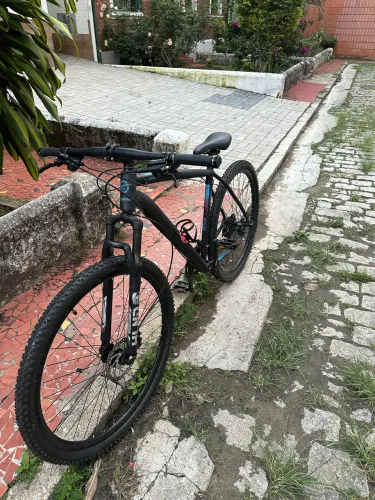 Vendo bicicleta aro 29 freios a disco hidráulico com marcha Shimano
