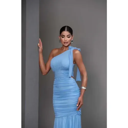 Vestido azul bebê em tule, modelo sereia