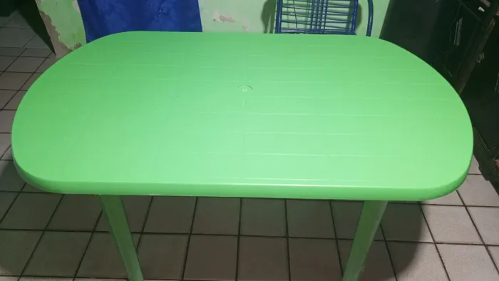 Ótima mesa de plástico