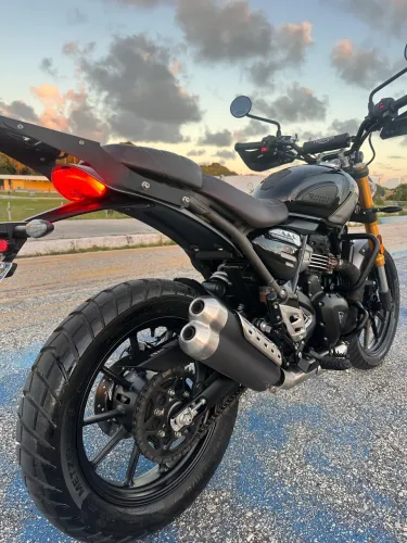 Moto triumph scrambler 400x