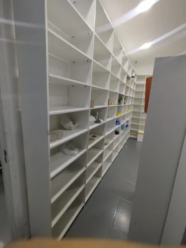 Modulado de madeira com 63 nichos!