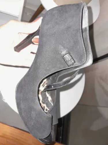 Roupas e calçados usados, em ótimo estado.