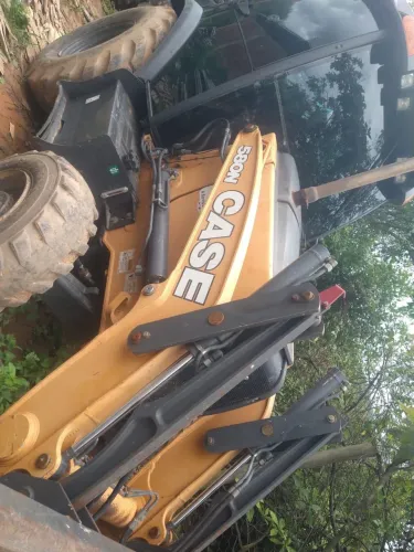 Retroescavadeira Case 580N com lança extensiva