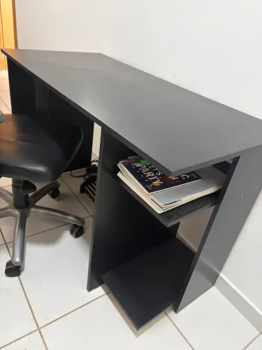 Mesa e cadeira de escritório