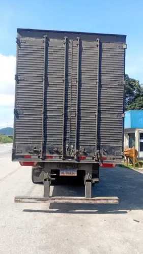 VENDE-SE CARRETA BAÚ SR/ RODOVIA 2013 - 3 EIXOS