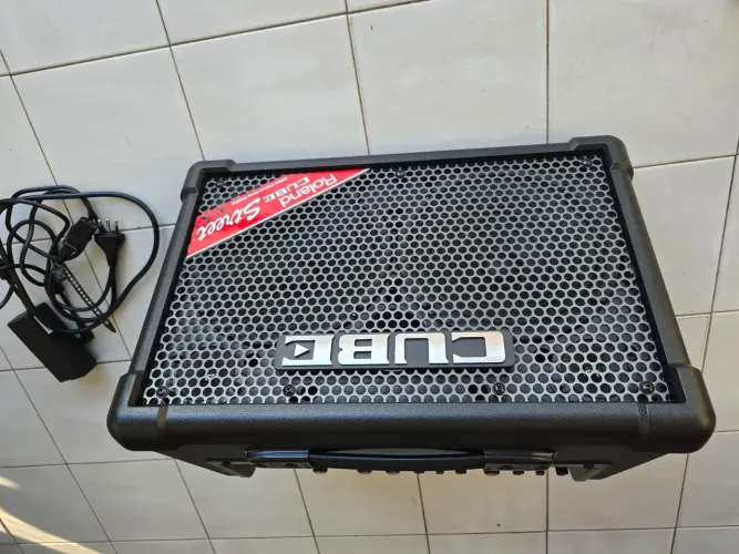 Amplificador roland cube street ex .
