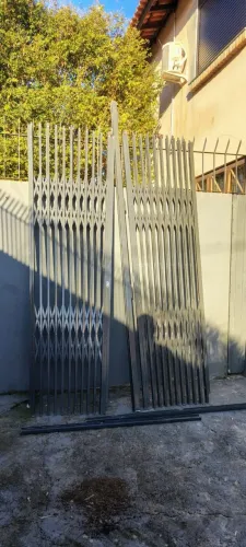 Grade de proteção pantográfica