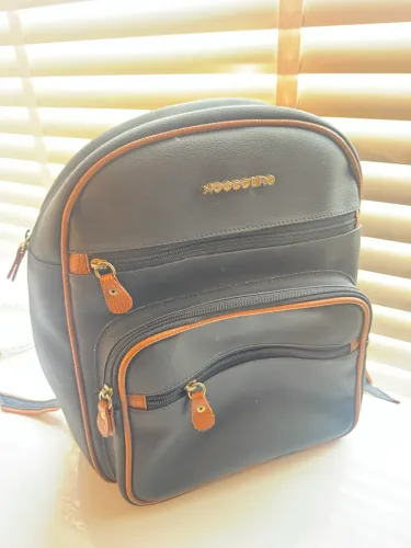 Mochila de Couro Feminina Usada