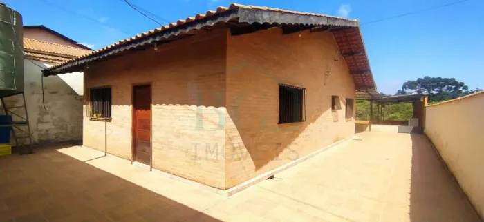 Chácara com piscina e churrasqueira