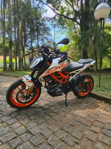 KTM DUKE 390 