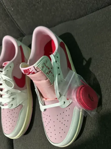 Tênis Travis Scott x Air Jordan 1 Low OG SP Sail Tropical Pink