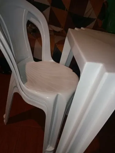 Mesa com duas cadeiras