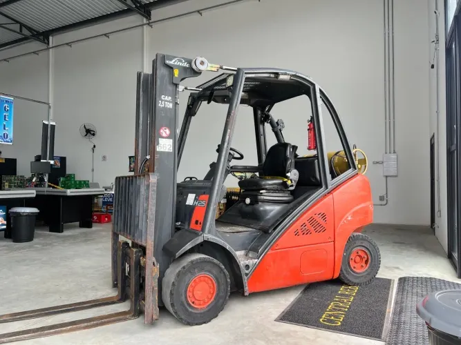 Empilhadeira Linde H25