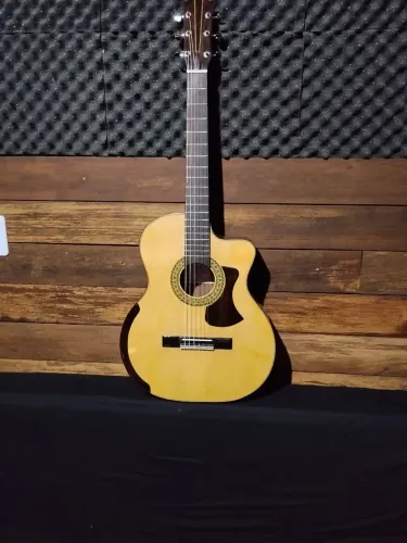 Violão de lutier