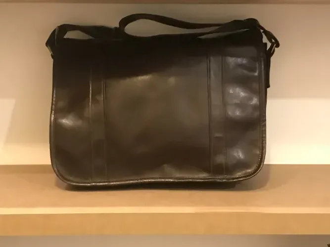 PASTA CARTEIRO / MESSENGER BAG EM COURINO PVC