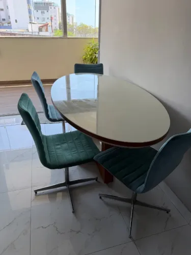 Linda Mesa de jantar com cadeiras