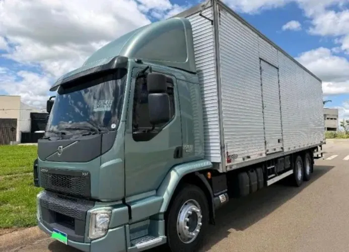Vendo! Volvo VM 270! possibilidade de parcelar