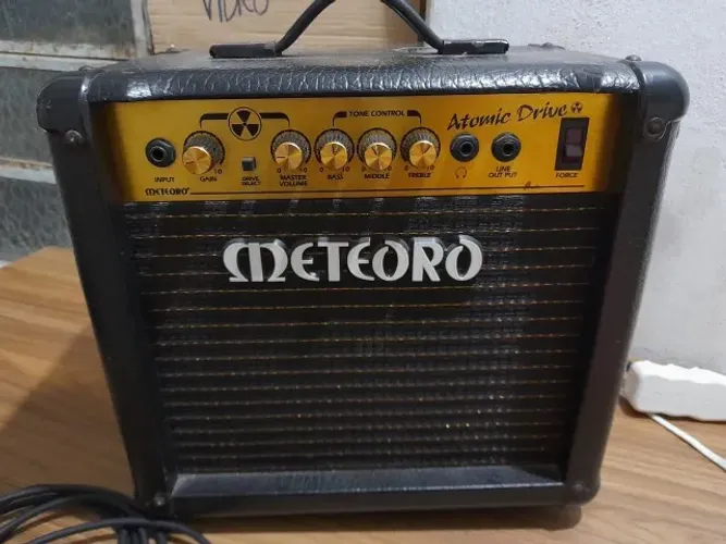 Amplificador de Guitarra Atomic Drive 20 Meteoro