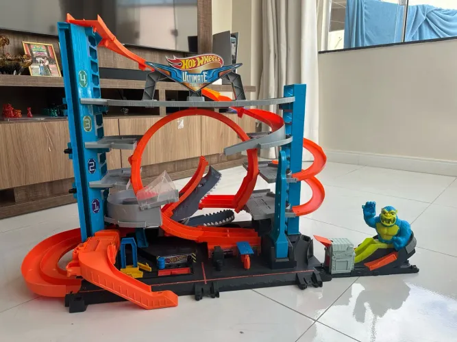 Hot wheels ultmate Garage