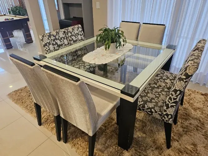 Mesa de jantar 8 lugares + Aparador